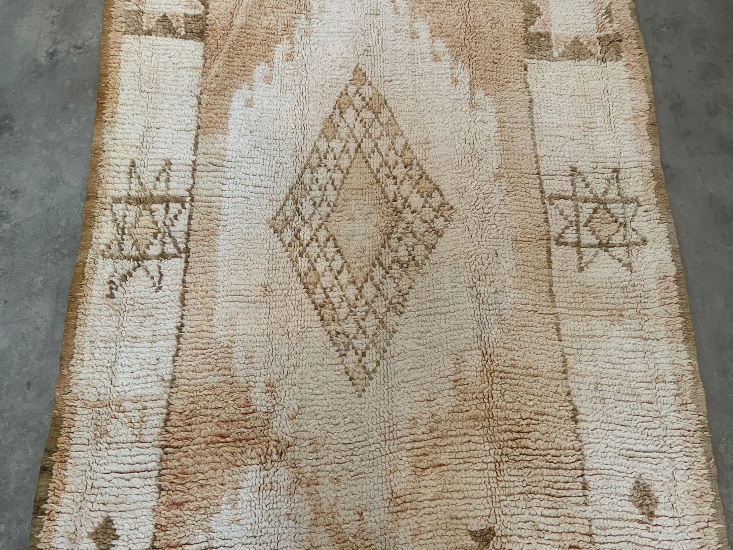 Authentic Vintage Moroccan Rug MNRG443472575 - 5’2” x 11’2”