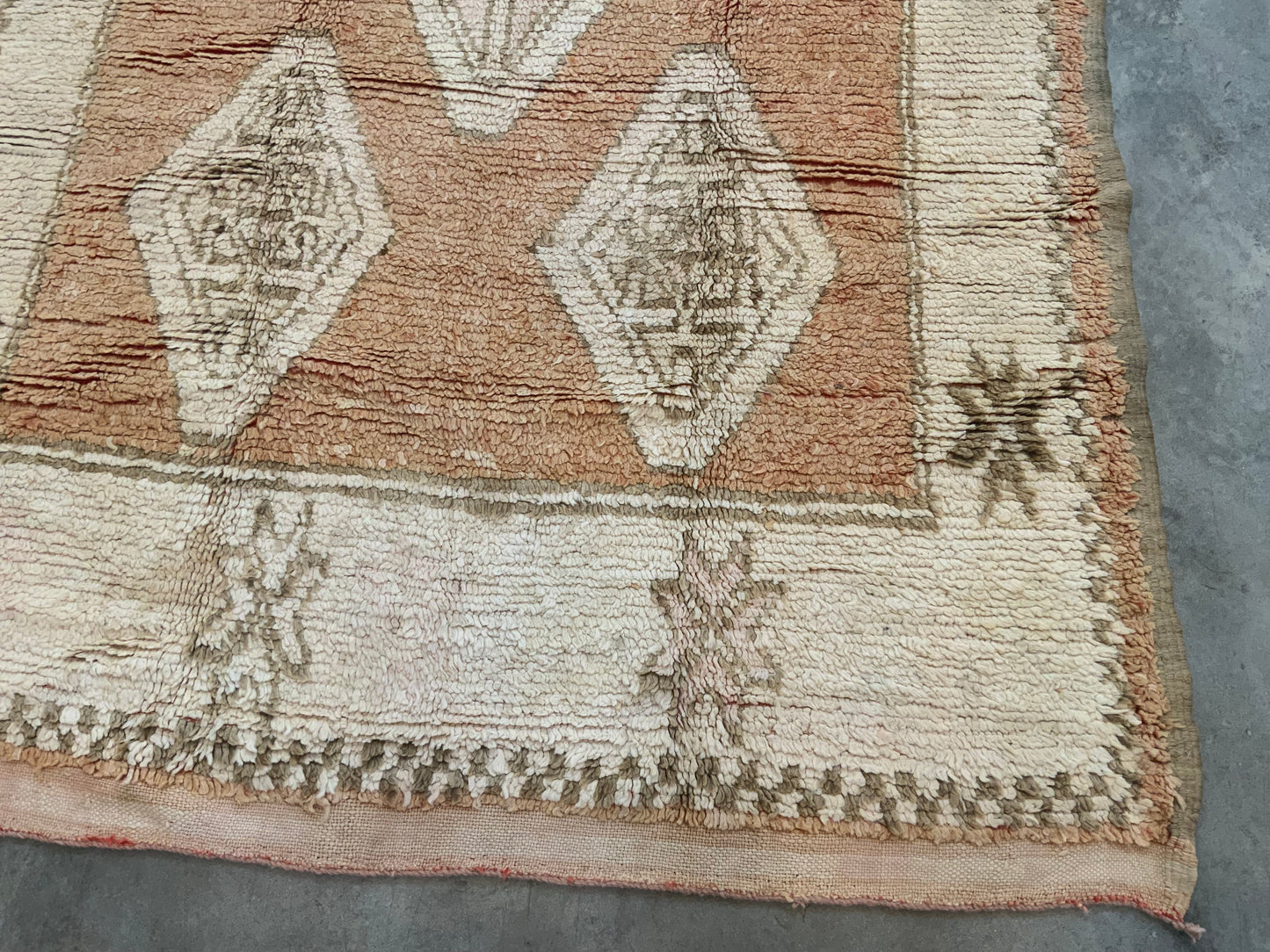 Authentic Vintage Moroccan Rug MNRG112653500 - 5’6” x 9’5”