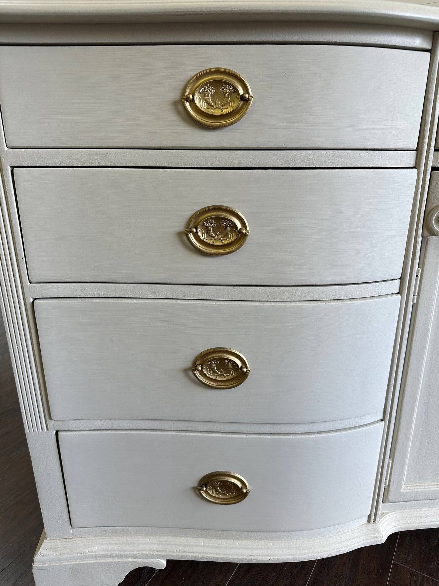 Vintage Palmer Traditional Dresser - Oatmeal