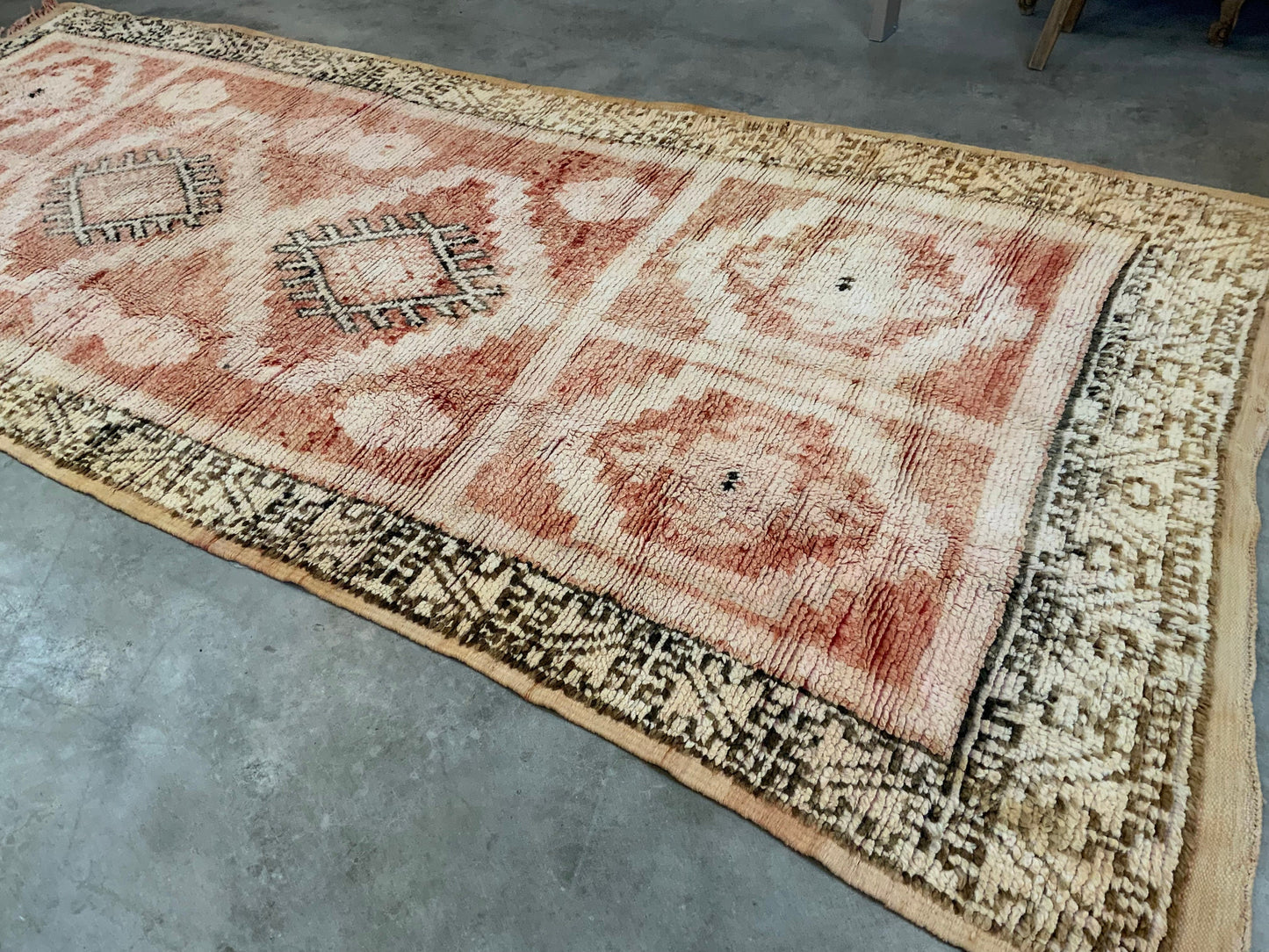Authentic Vintage Moroccan Rug MNRG98932500 - 5'6" x 12'