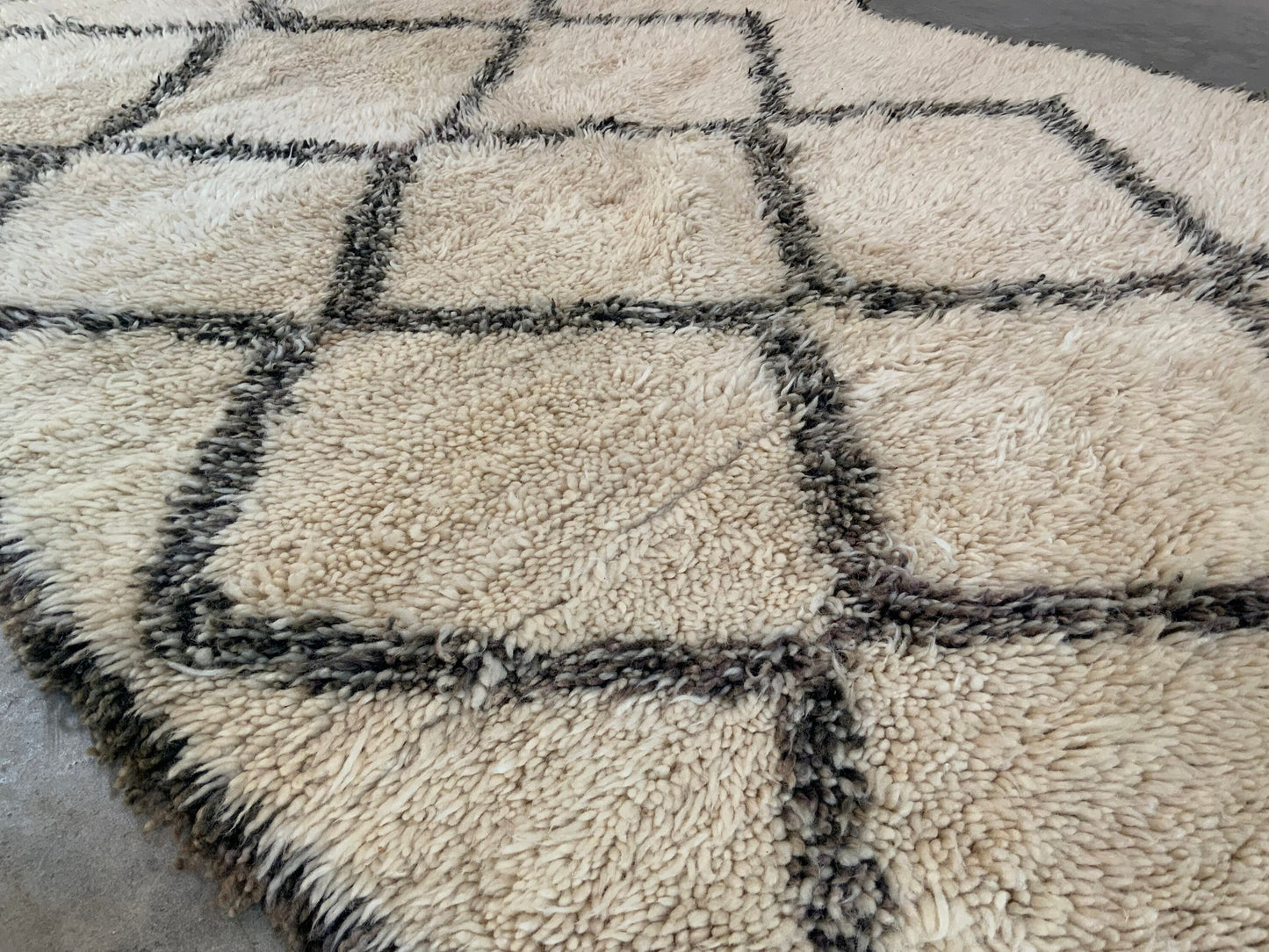 Authentic Vintage Moroccan Rug MNRG32446480 - 7'5" x 4'11"