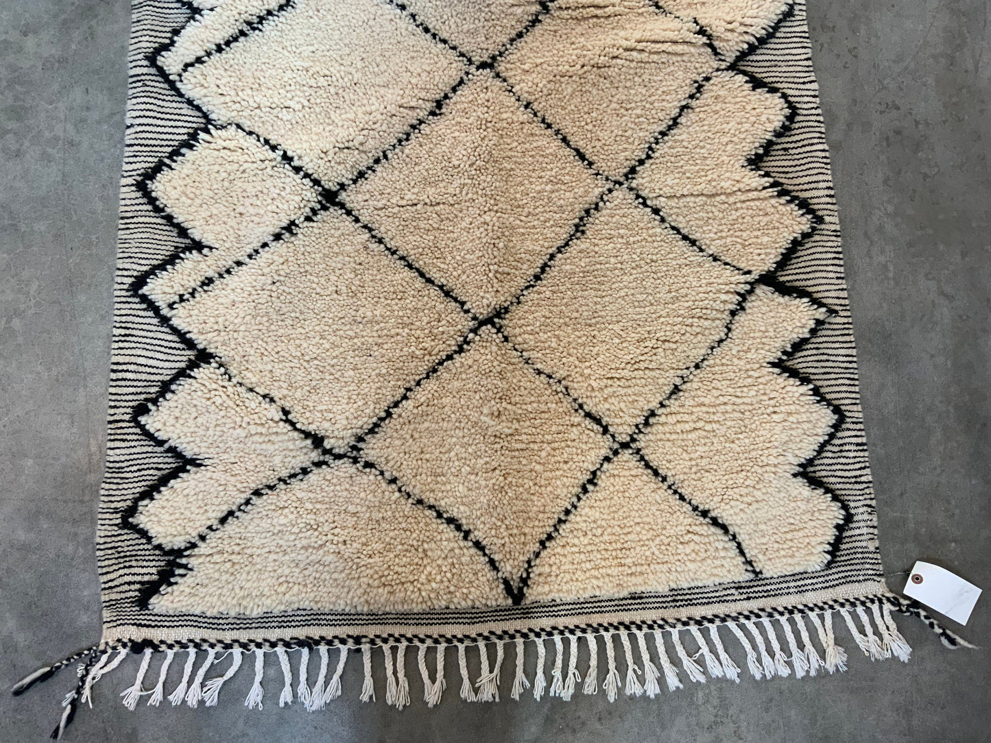 Authentic Vintage Moroccan Rug MNRG26424200 - 3'8" x 6'7"