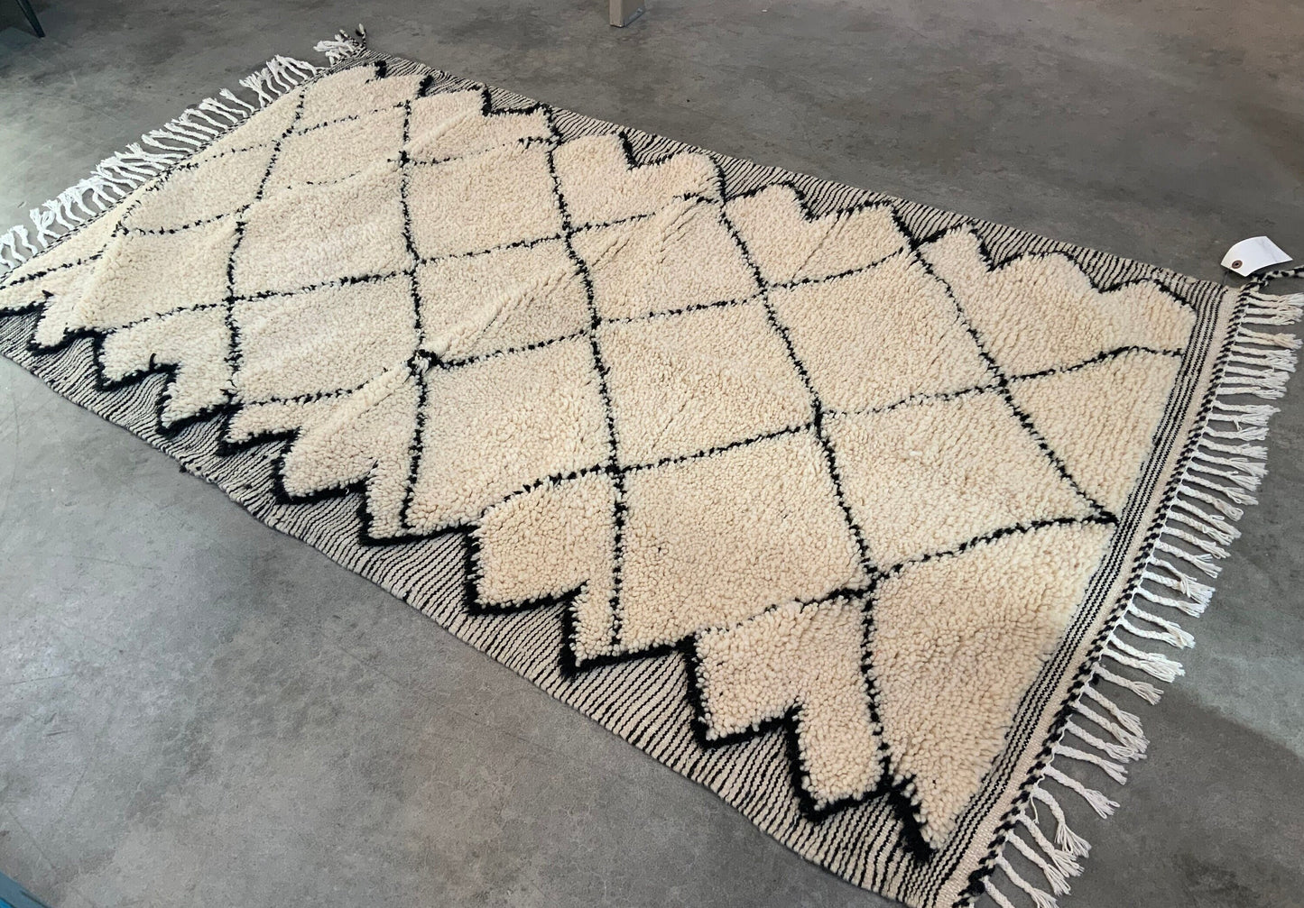Authentic Vintage Moroccan Rug MNRG26424200 - 3'8" x 6'7"
