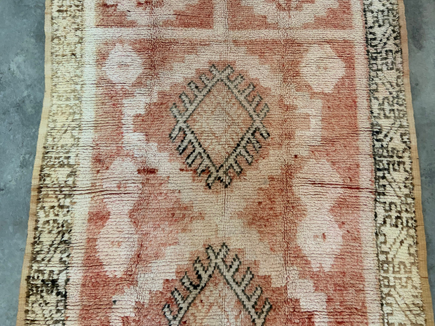 Authentic Vintage Moroccan Rug MNRG98932500 - 5'6" x 12'