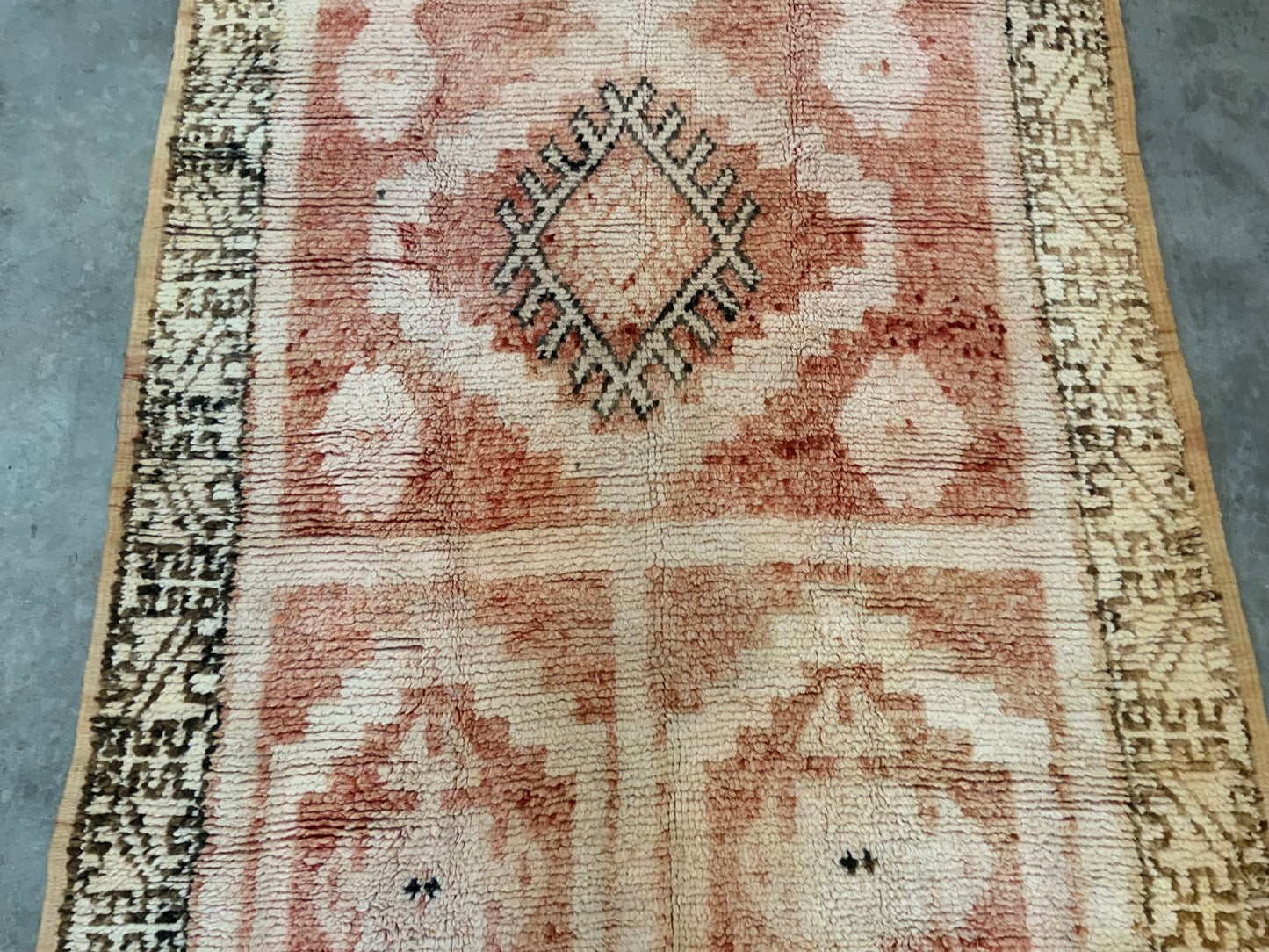 Authentic Vintage Moroccan Rug MNRG98932500 - 5'6" x 12'