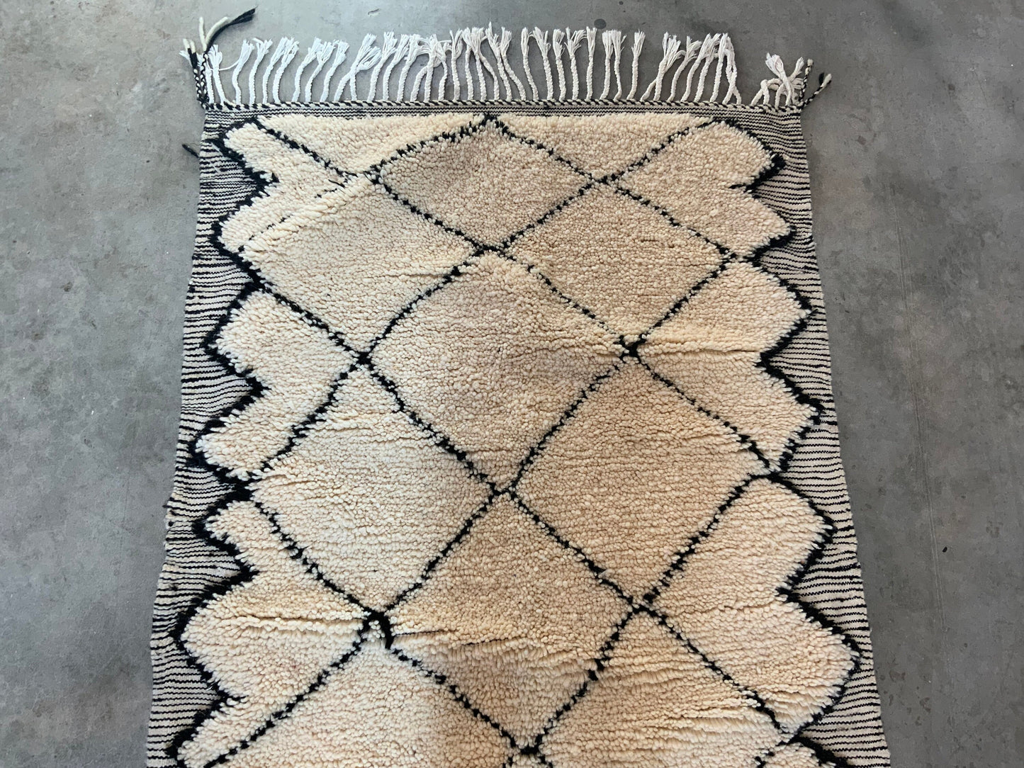 Authentic Vintage Moroccan Rug MNRG26424200 - 3'8" x 6'7"