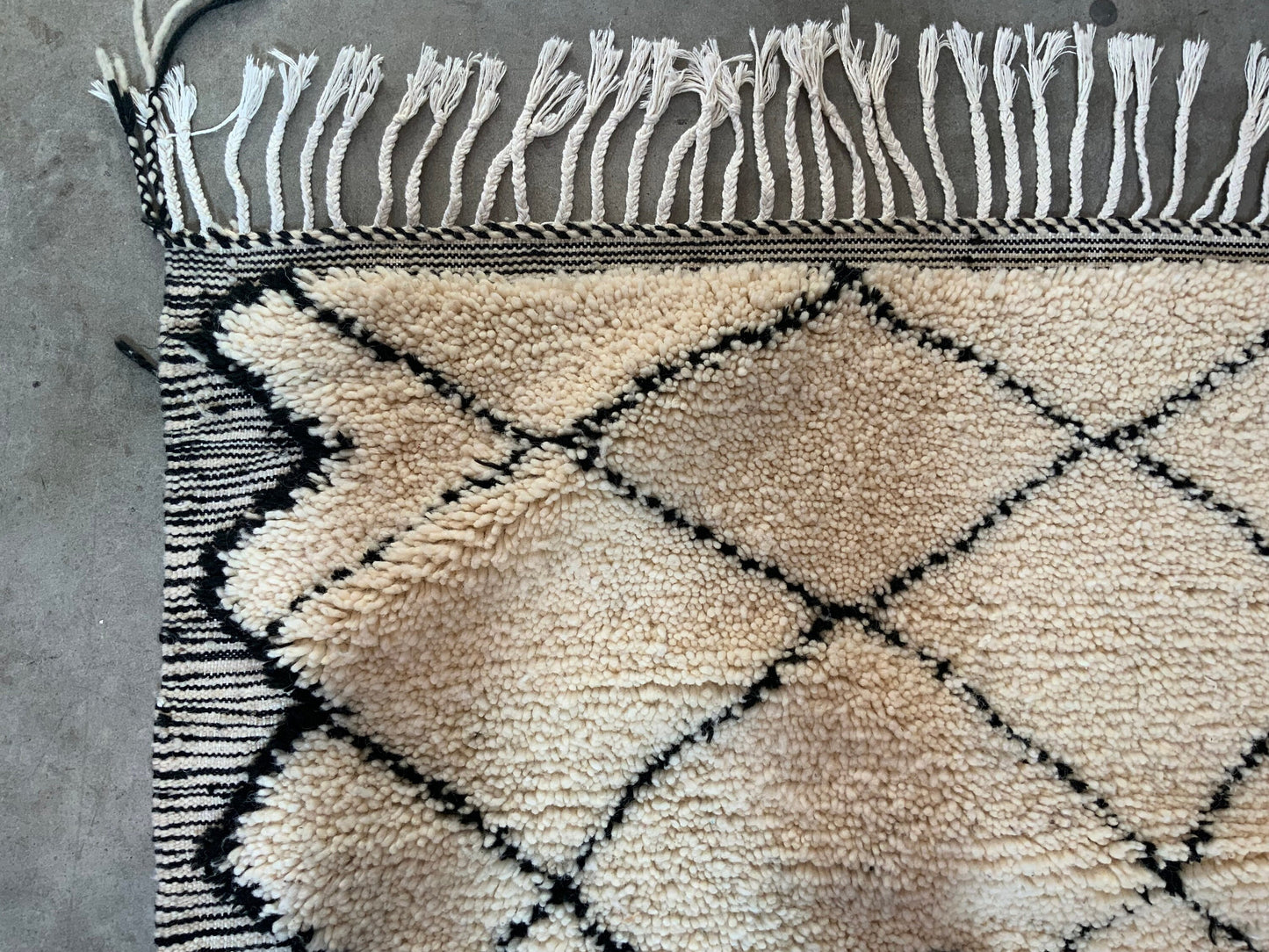 Authentic Vintage Moroccan Rug MNRG26424200 - 3'8" x 6'7"