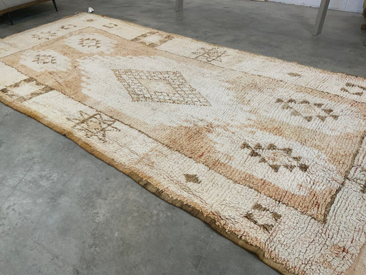 Authentic Vintage Moroccan Rug MNRG443472575 - 5’2” x 11’2”
