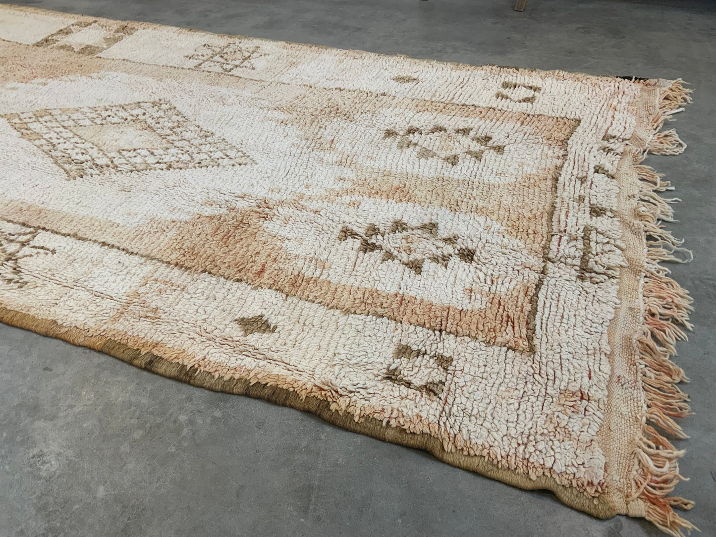 Authentic Vintage Moroccan Rug MNRG443472575 - 5’2” x 11’2”