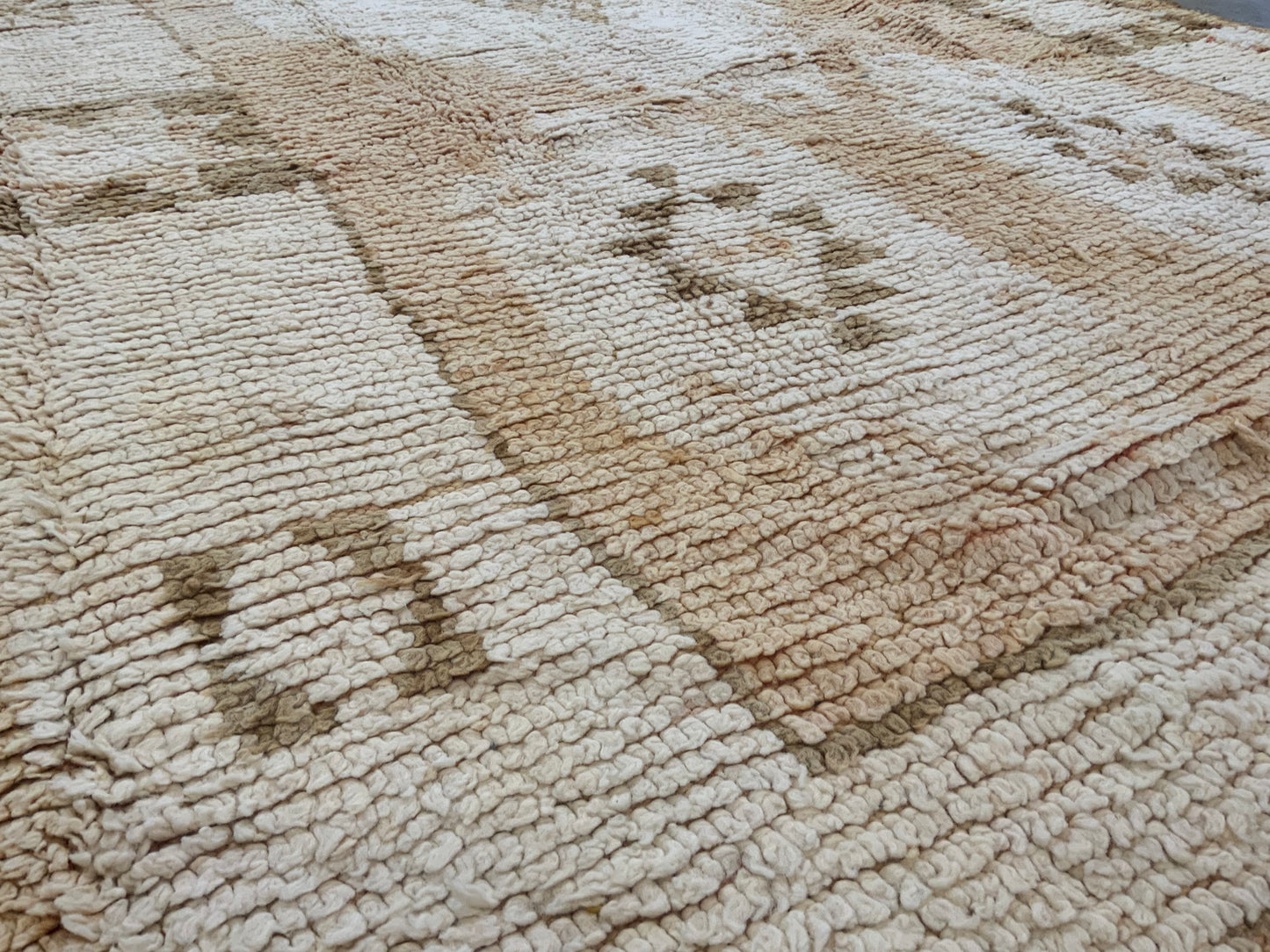 Authentic Vintage Moroccan Rug MNRG443472575 - 5’2” x 11’2”