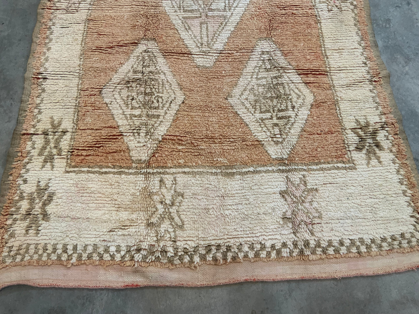 Authentic Vintage Moroccan Rug MNRG112653500 - 5’6” x 9’5”