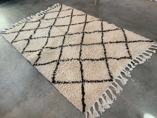 Authentic Vintage Moroccan Rug MNRG27423200 - 4’ x 5’