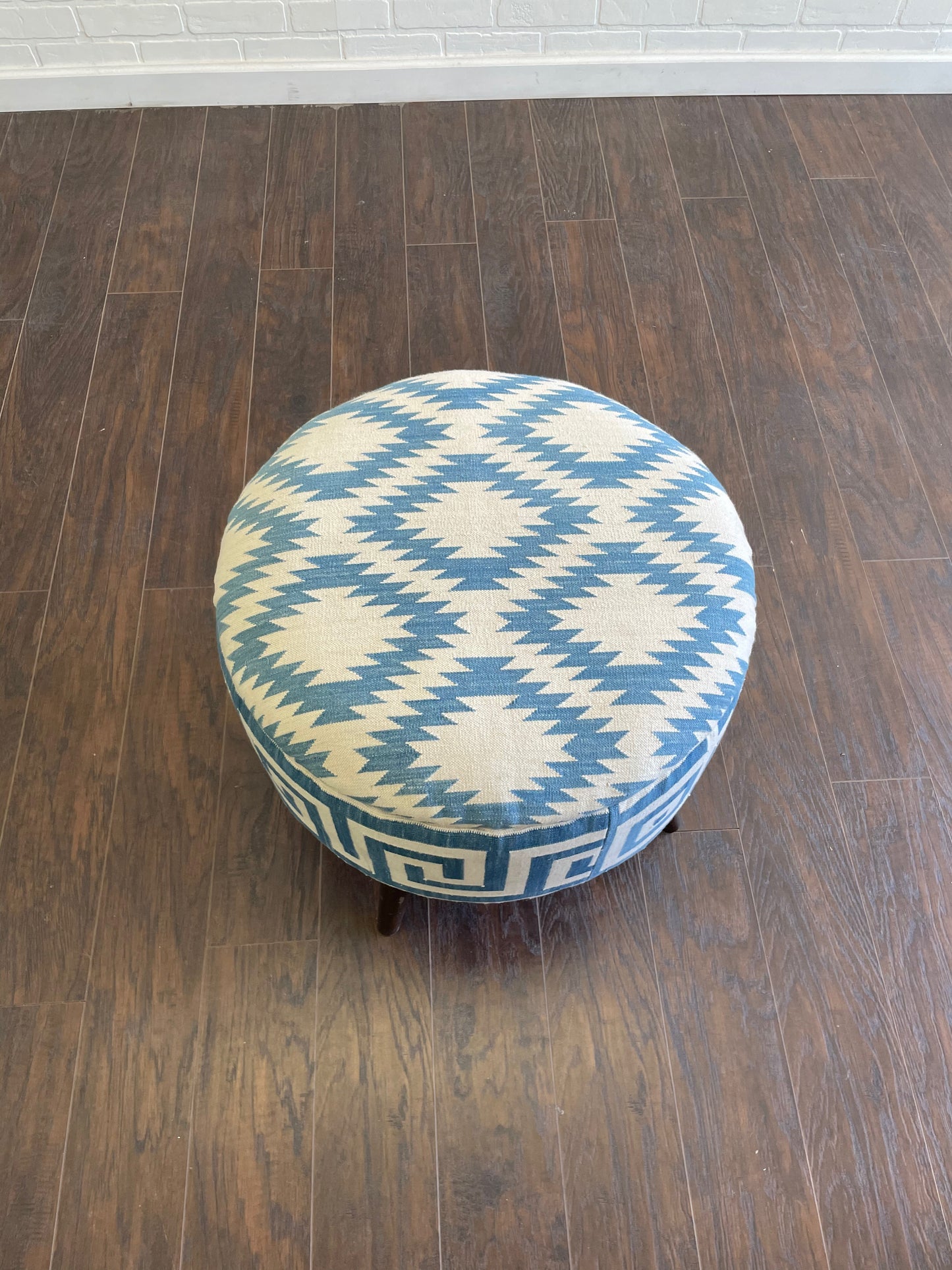 Round Turkish Upholstered Ottoman Modern Design - LG