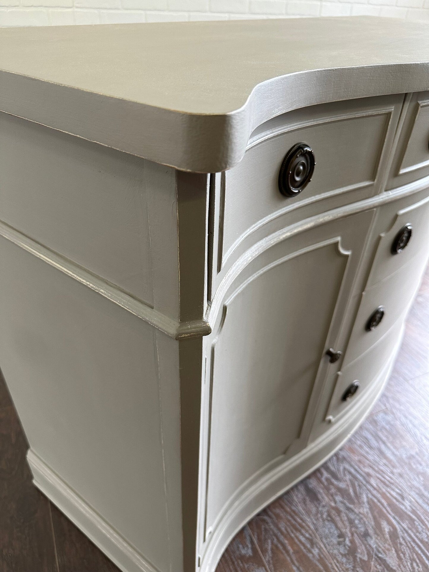 Vintage Traditional Bow Front Side Board - Ash Gray