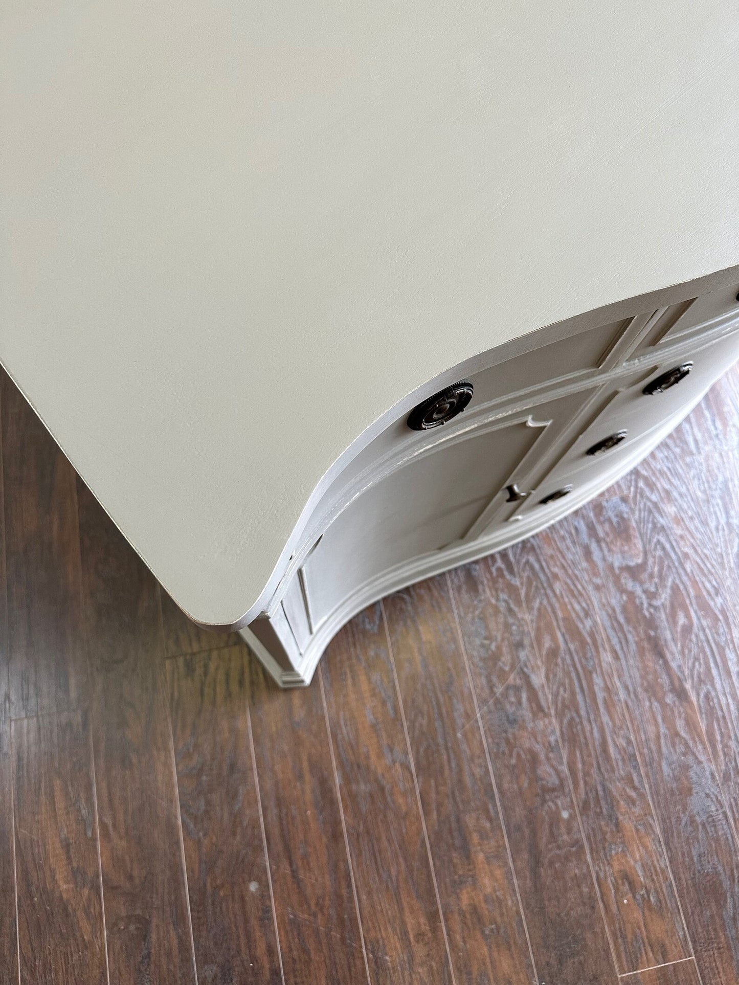 Vintage Traditional Bow Front Side Board - Ash Gray