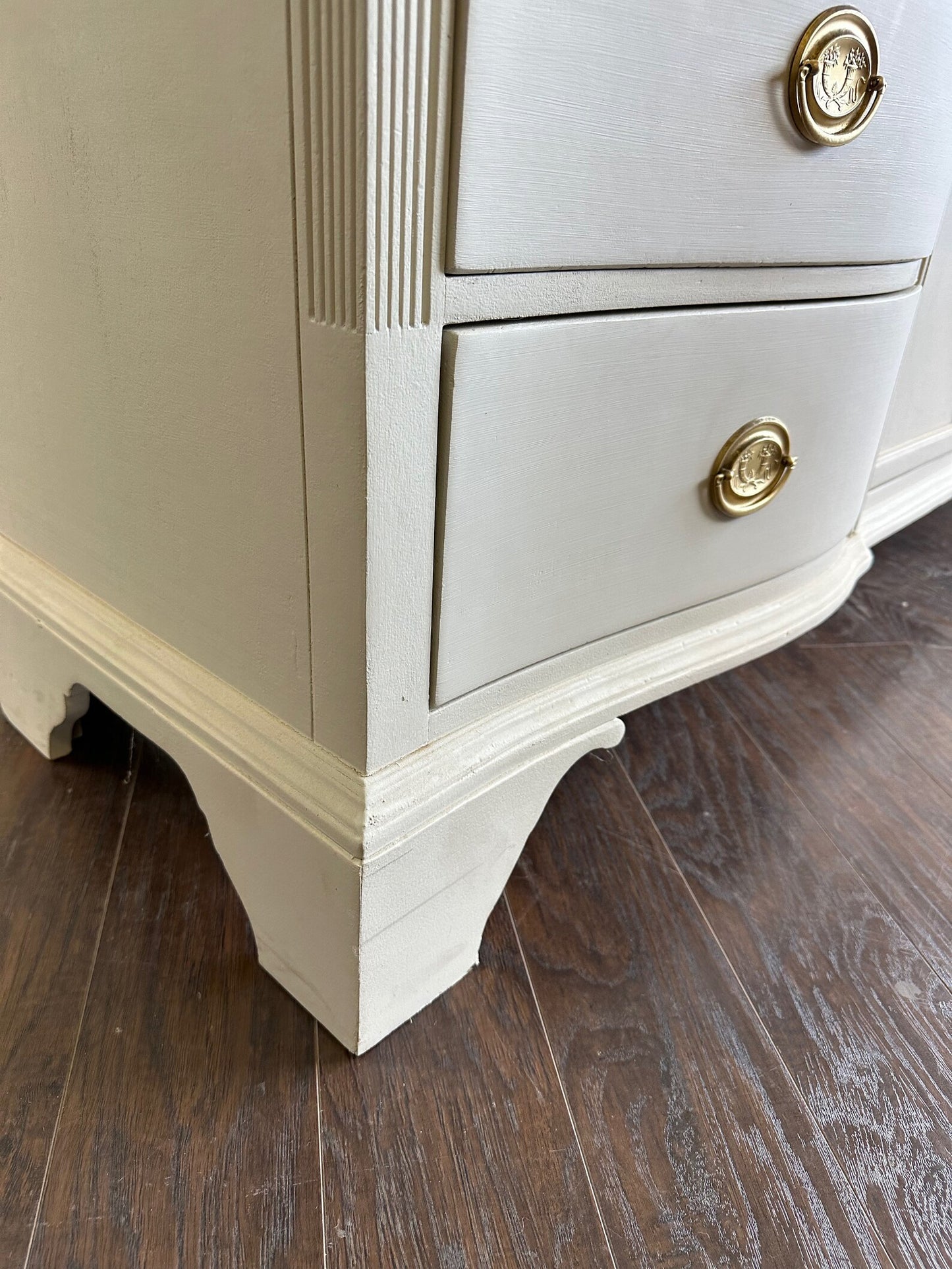 Vintage Palmer Traditional Dresser - Oatmeal