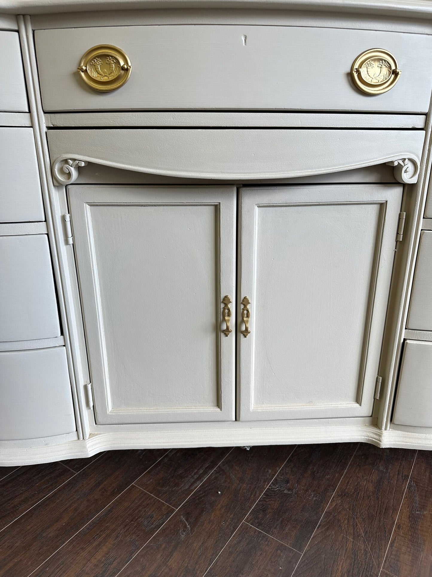 Vintage Palmer Traditional Dresser - Oatmeal