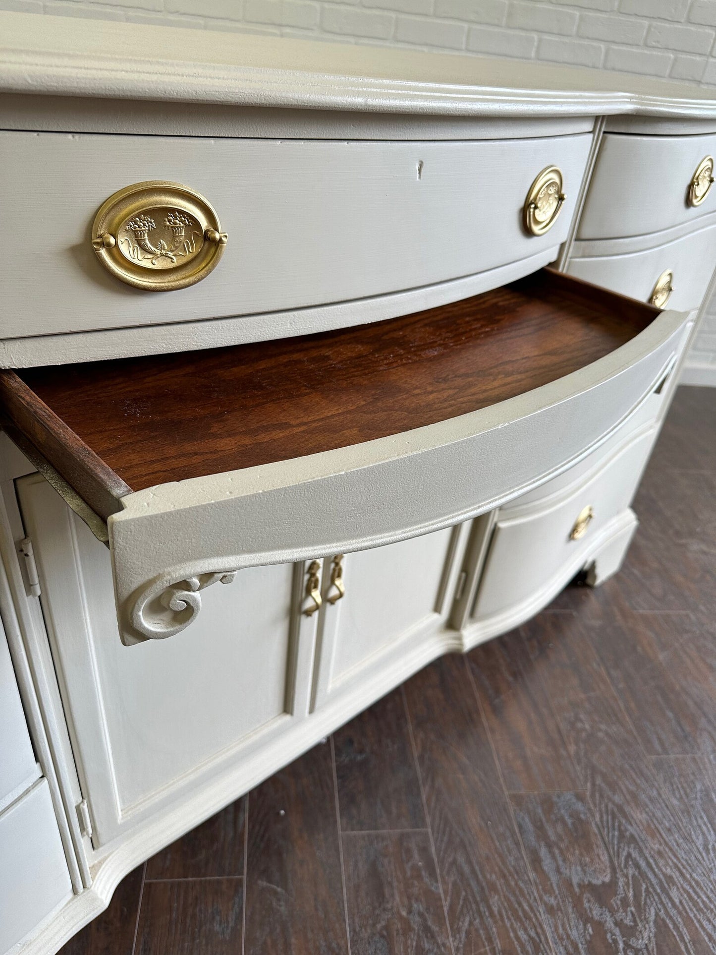 Vintage Palmer Traditional Dresser - Oatmeal