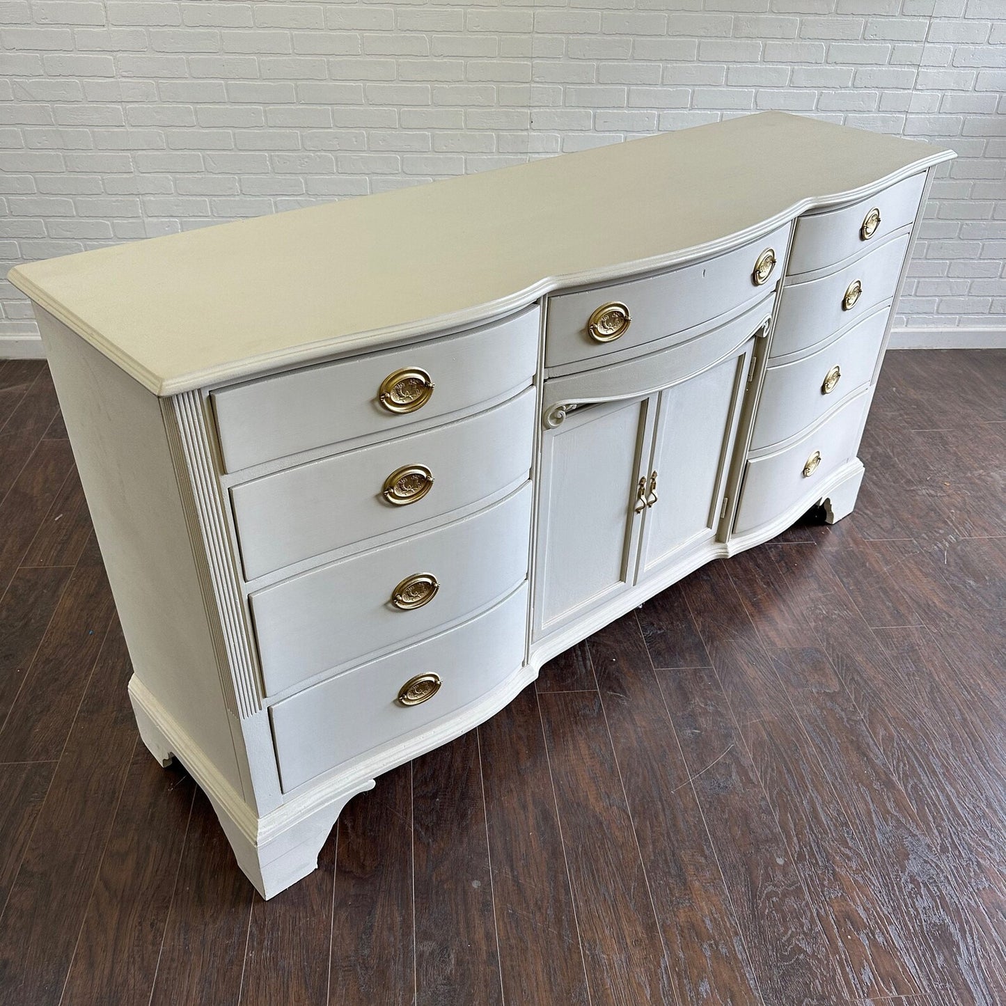 Vintage Palmer Traditional Dresser - Oatmeal