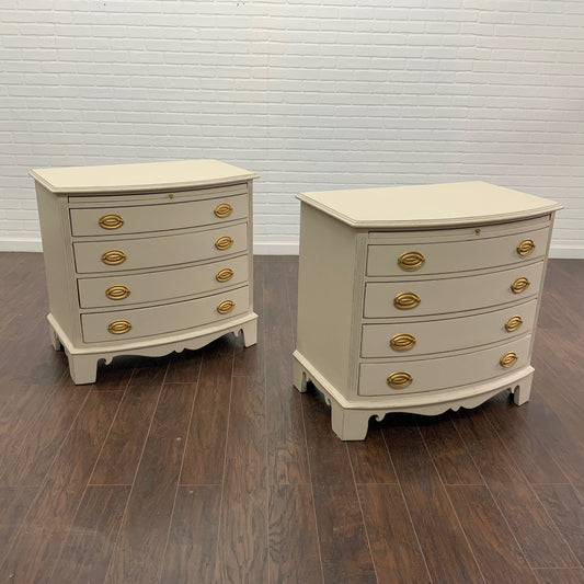 Vintage Traditional Pair of Bachelor Chests - Oatmeal