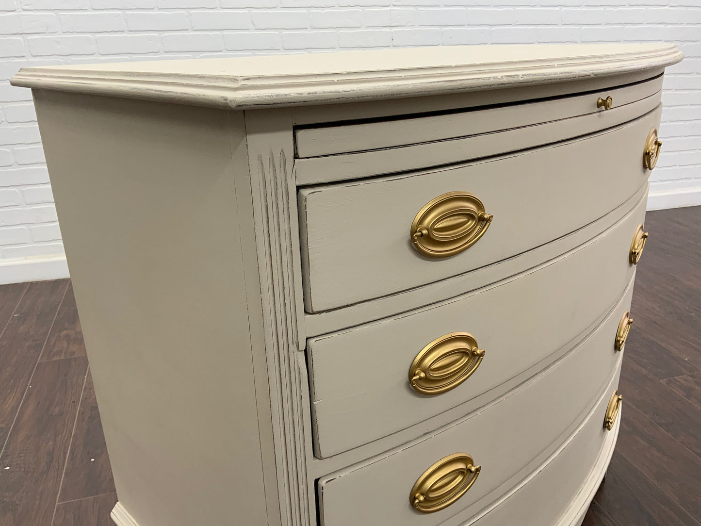 Vintage Traditional Pair of Bachelor Chests - Oatmeal