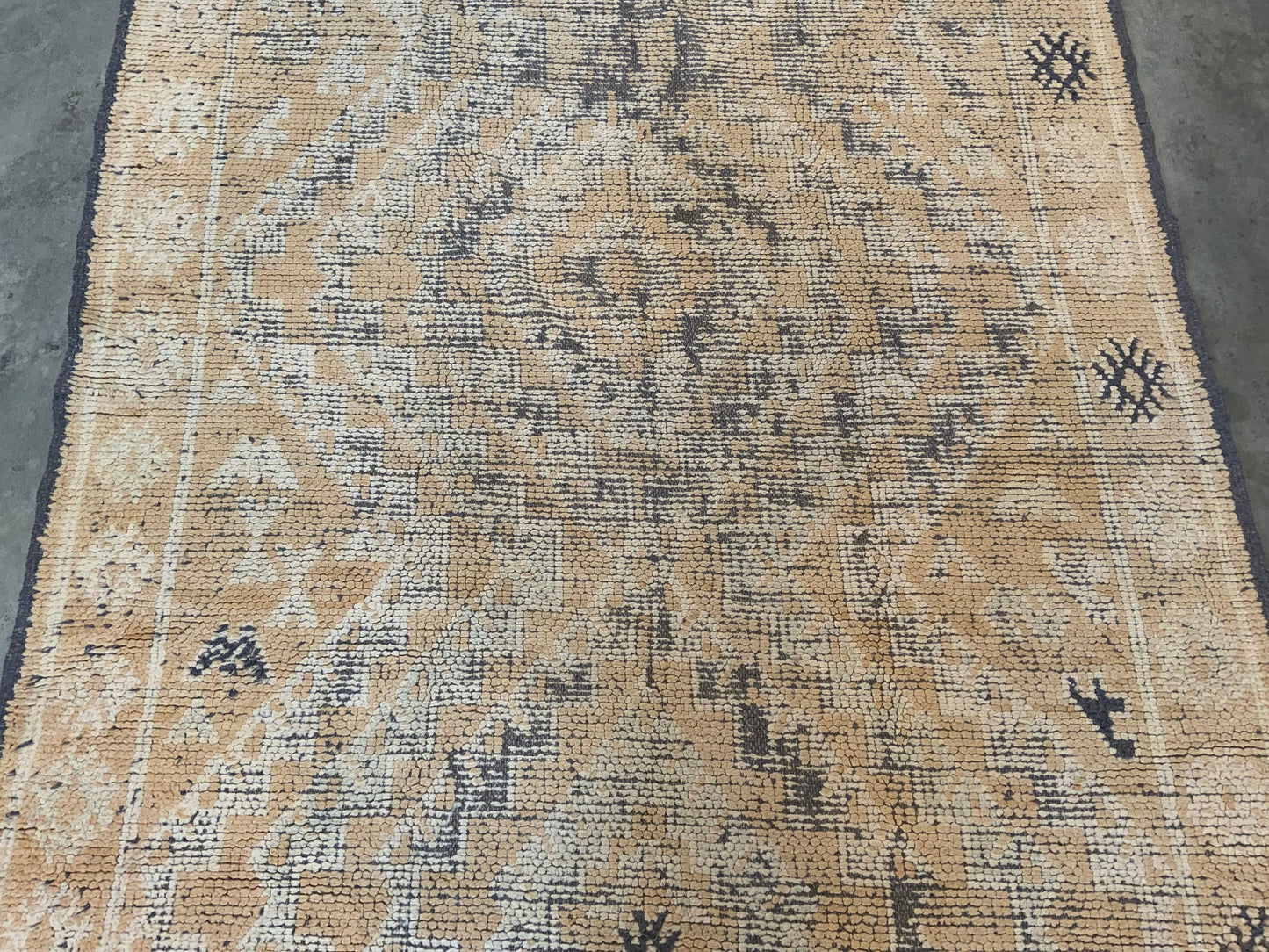 Authentic Vintage Moroccan Rug MNRG67423480 - 5'10" x 8'9"