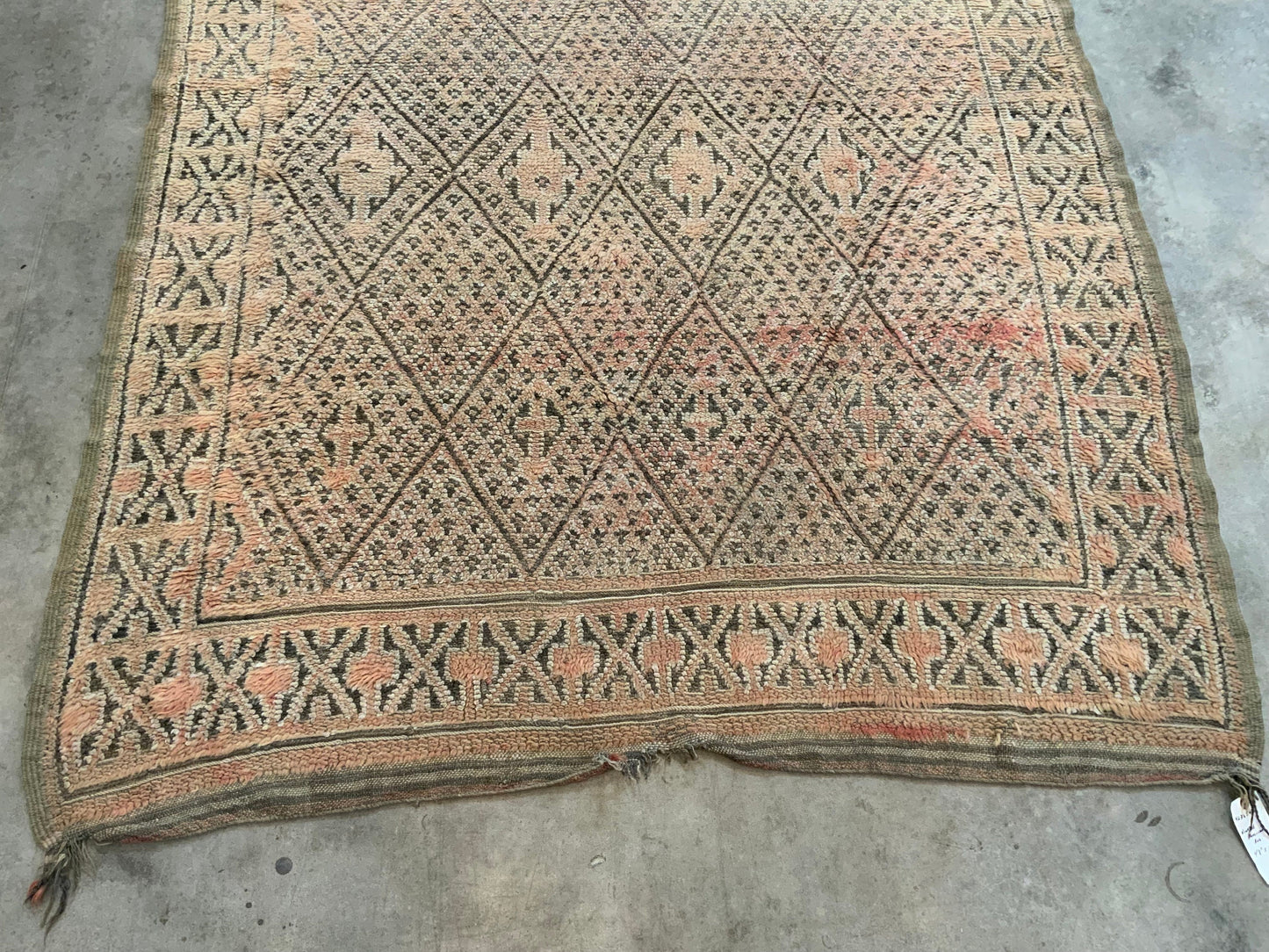 Authentic Vintage Moroccan Rug MNRG42365480 - 6' x 9'8"