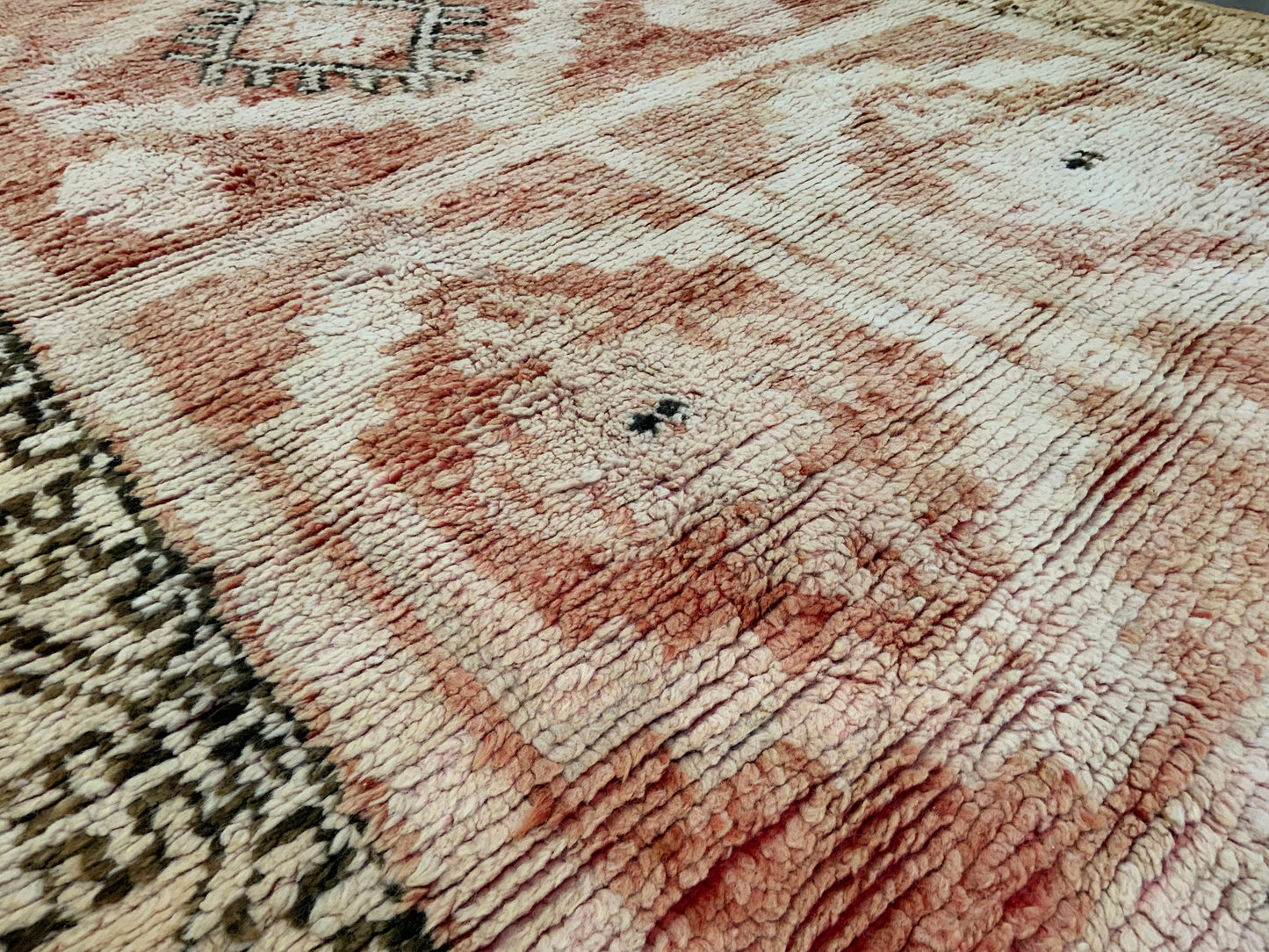 Authentic Vintage Moroccan Rug MNRG98932500 - 5'6" x 12'