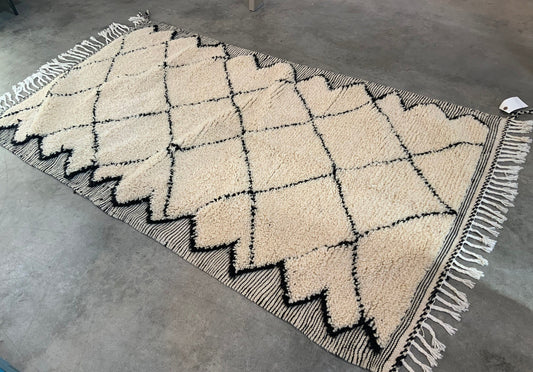 Authentic Vintage Moroccan Rug MNRG26424200 - 3'8" x 6'7"