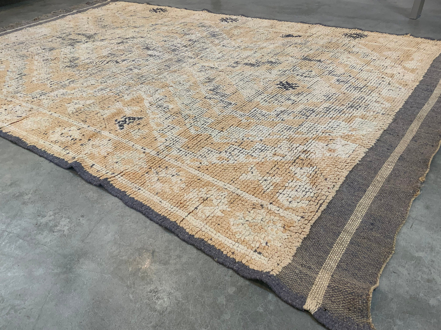 Authentic Vintage Moroccan Rug MNRG67423480 - 5'10" x 8'9"