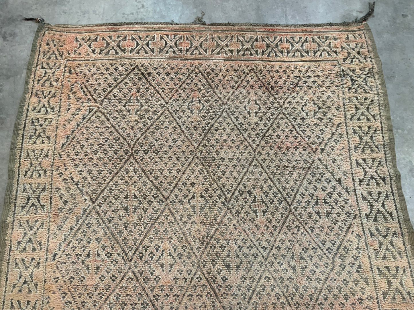 Authentic Vintage Moroccan Rug MNRG42365480 - 6' x 9'8"