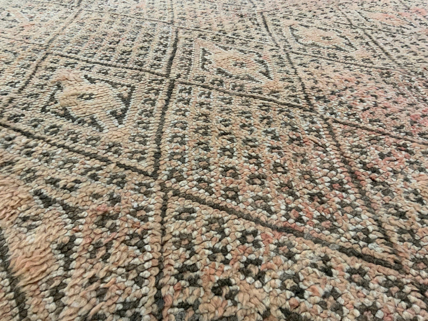 Authentic Vintage Moroccan Rug MNRG42365480 - 6' x 9'8"