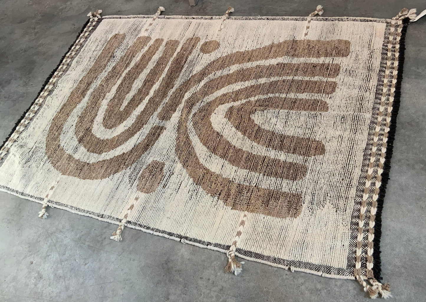 Authentic Moroccan Rug MNRG5219261425 - 4'4" x 6'5"